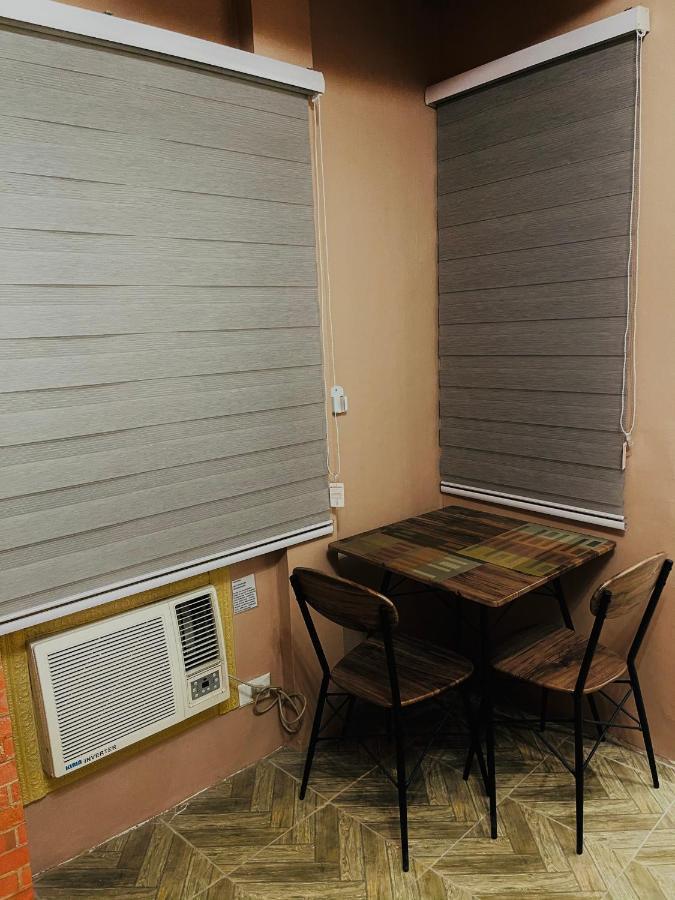 Apartment Staycation Comfort: Cozy With Fast Internet And Entertainment *