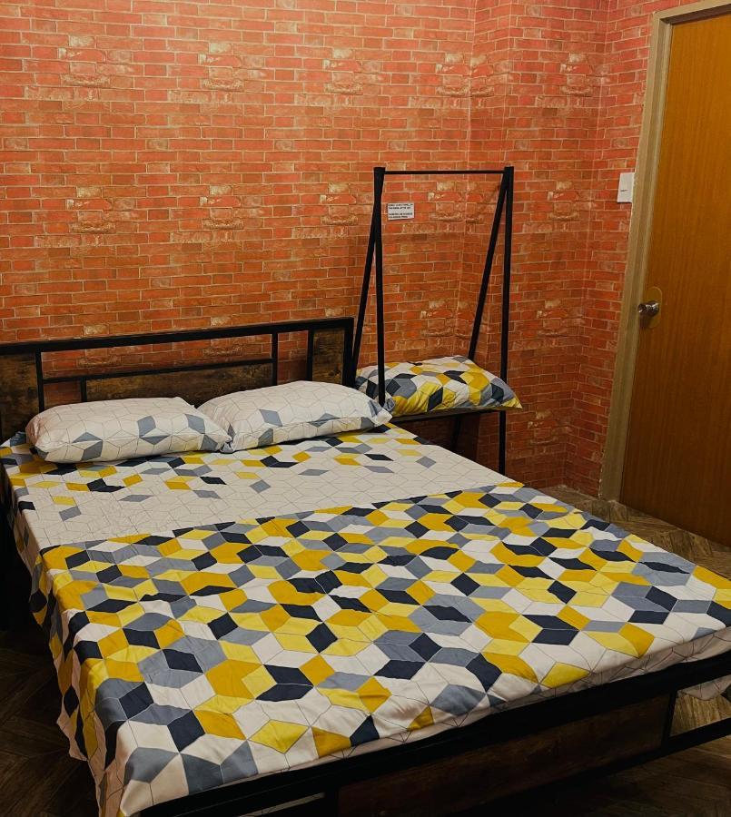 Apartment Staycation Comfort: Cozy With Fast Internet And Entertainment