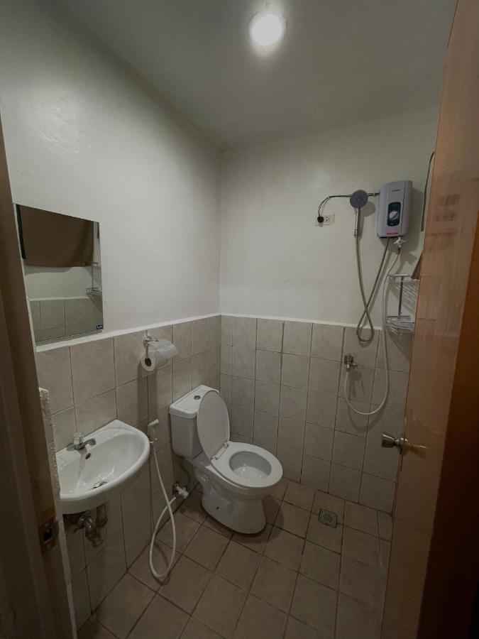 Staycation Comfort: Cozy With Fast Internet And Entertainment Manila