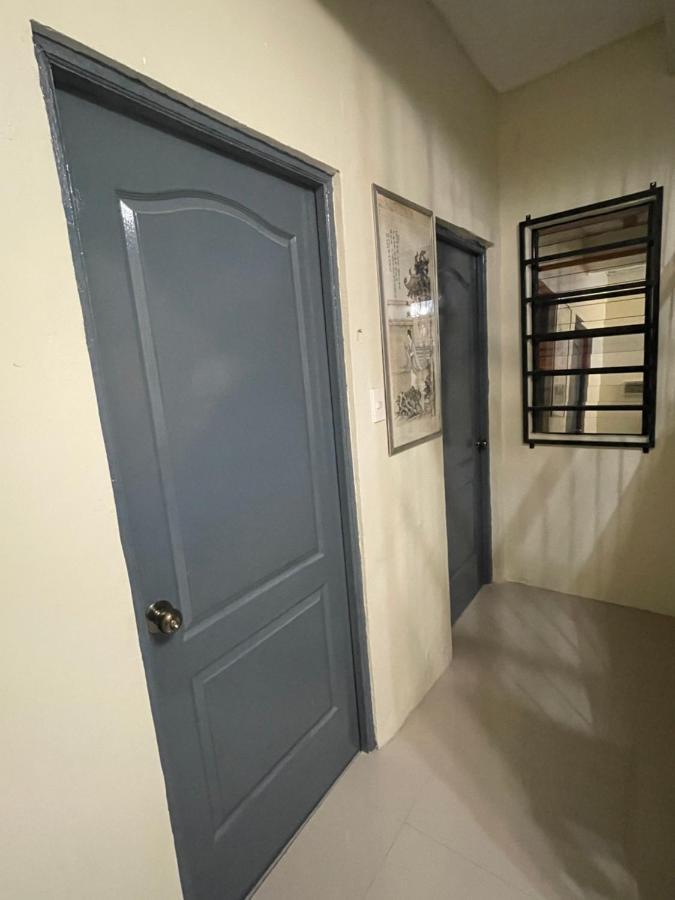 Staycation Comfort: Cozy With Fast Internet And Entertainment Apartment